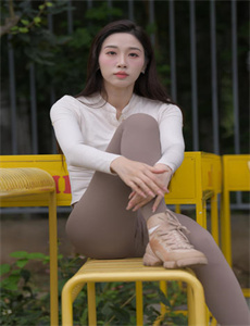 翁公吮她的花蒂和奶水小说