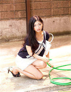 丰满少妇内射一区